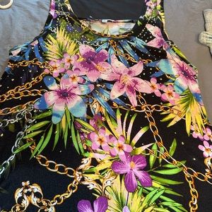 Jennifer Lopez Vibrant tank top